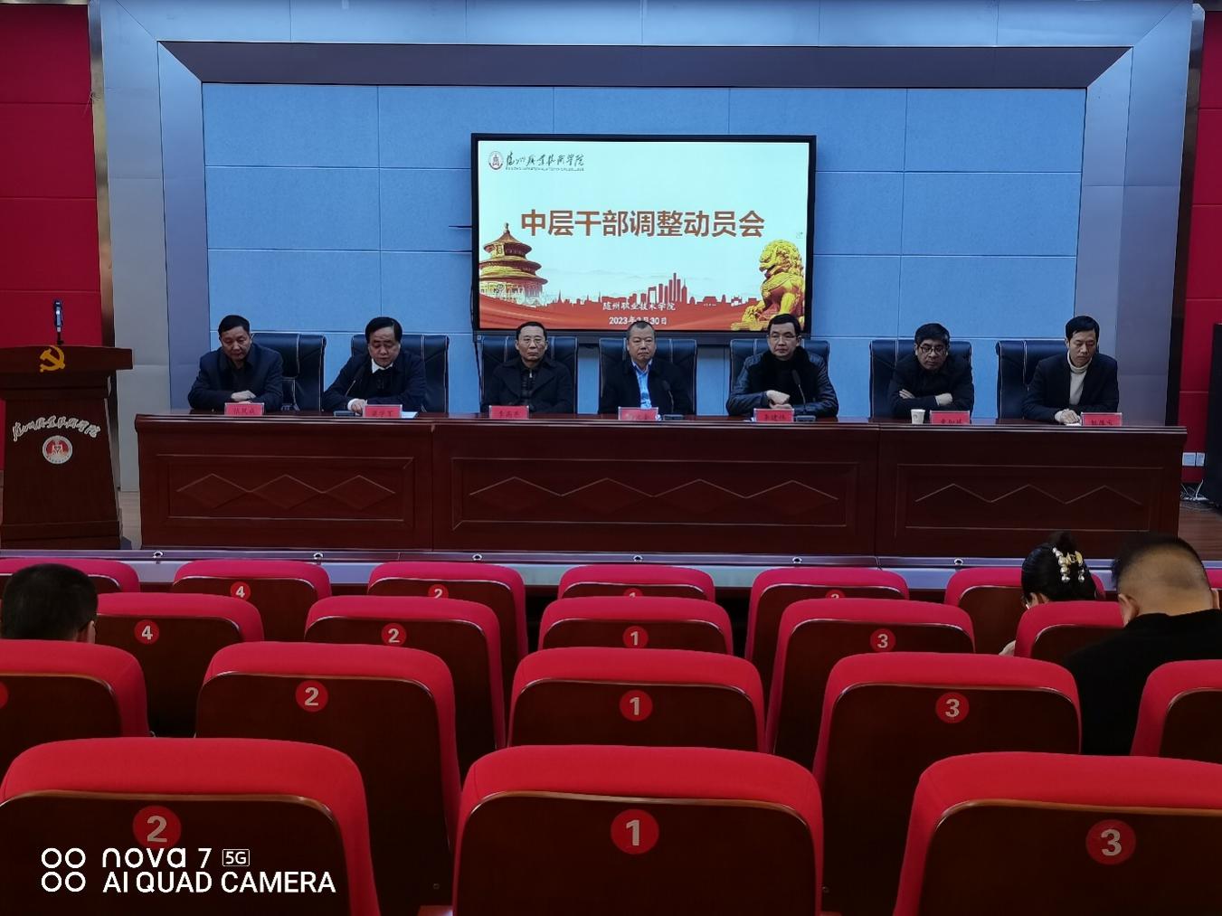 图片包含 建筑, 前, 站, 礼堂描述已自动生成 图片包含 建筑, 前, 站, 礼堂描述已自动生成